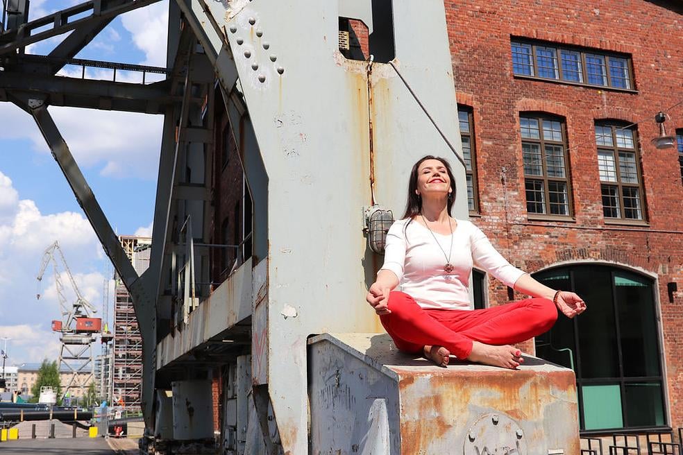 Takaisin mielen ja kehon tasapainoon by Oivaltamaan Oy